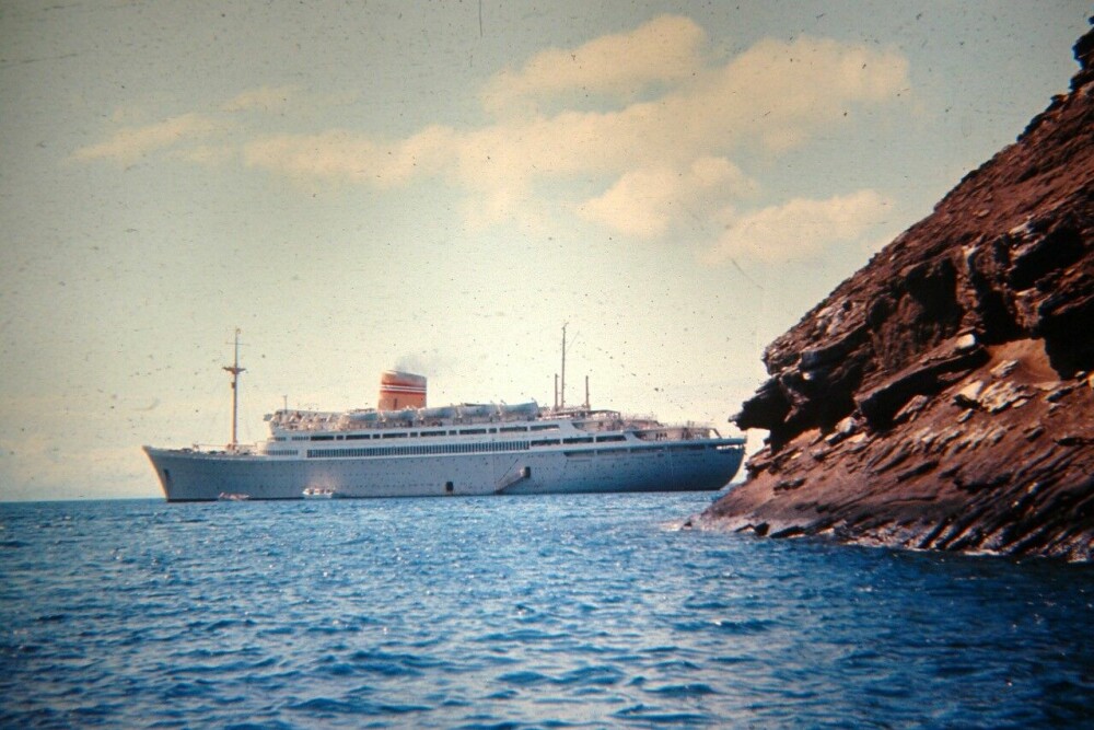 <b>PÅ BESØK:</b> Den norske amerika­linjens stolte skip Bergensfjord dukket opp på cruise utenfor kysten av Rarotonga, den største av Cookøyene. Ombord kom dansere med røtter i Norge.