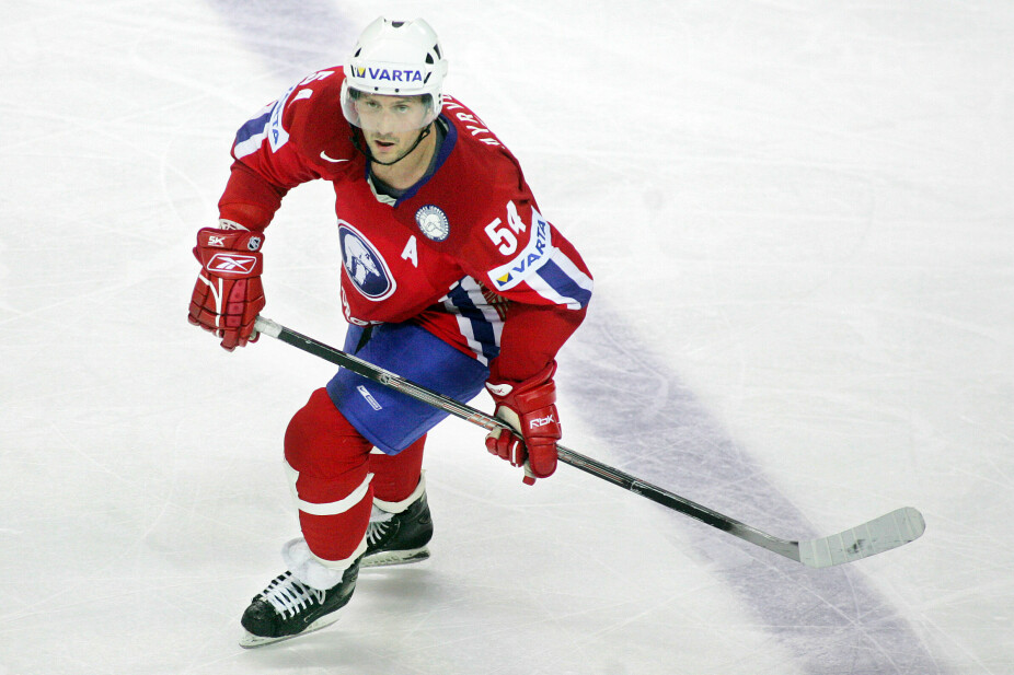 <b>HOCKEYSPILLER: </b>Anders spilte ishockey i Norge, Sverige, Tyskland og i NHL i USA og Canada. Han spilte også på landslaget i mange år, og backen var også assisterende kaptein.