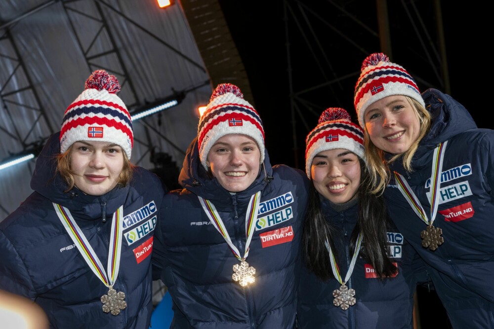 <b>BRONSELAGET:</b> Sammen med Anna Odine Strøm, Eirin Maria Kvandal og Thea Minyan Bjørseth kapret Maren en bronsemedalje i lagkonkurransen. Fire dager senere klatret hun ett steg høyere på pallen.