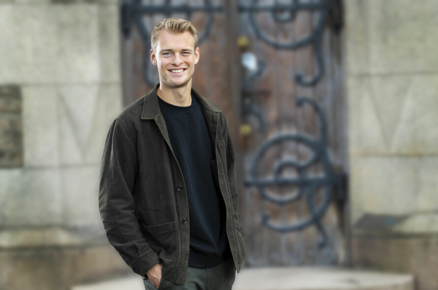 I FYR OG FLAMME: Denne vinteren kan du følge Simon Nitsche som programleder for det nye TV 2-programmet «I fyr og flamme».