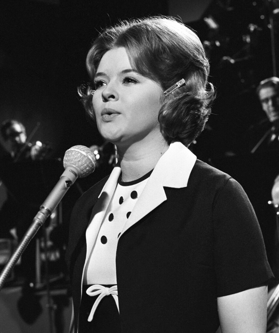 <b>GJENNOM-BRUDDET: </b>Kirsti ble allemannseie da hun deltok i Melodi Grand Prix i 1965 med «Karusell». Det ble hennes første seier i konkurransen.