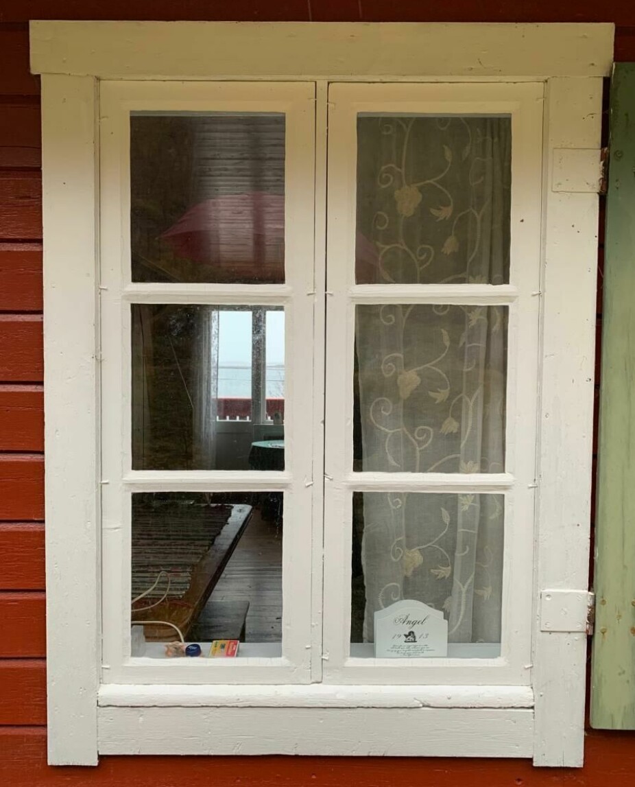 GAMLE VINDUER: Hyttelivs bygg-ekspert råder å beholde de gamle vinduene.