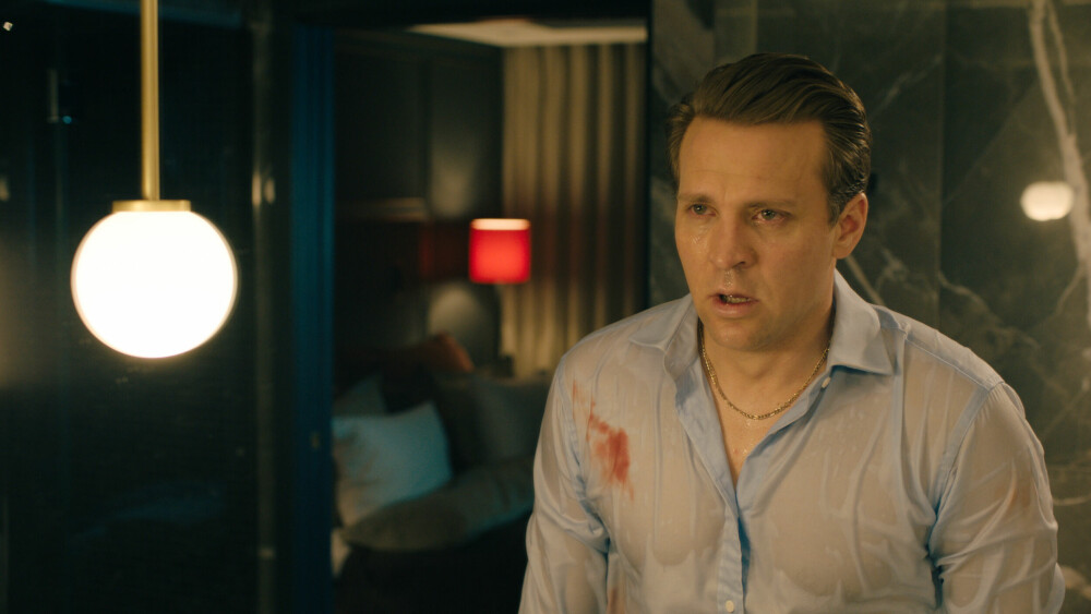 <b>HENRIK KRANZ:</b> Tobias spiller den kyniske finansmannen Henrik Kranz i TV-serien. Her i en scene fra «Exit».