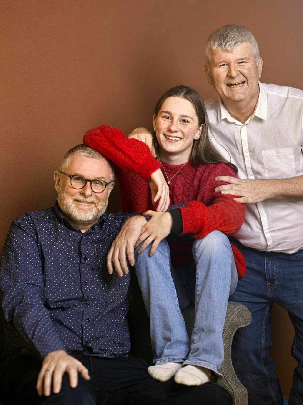 <b>KJÆRLIGHET:</b>– Disse to supre fedrene gjør at jeg gleder meg stort over livet, roser Selma. Til venstre pappa Odd, Selma og far Berge.