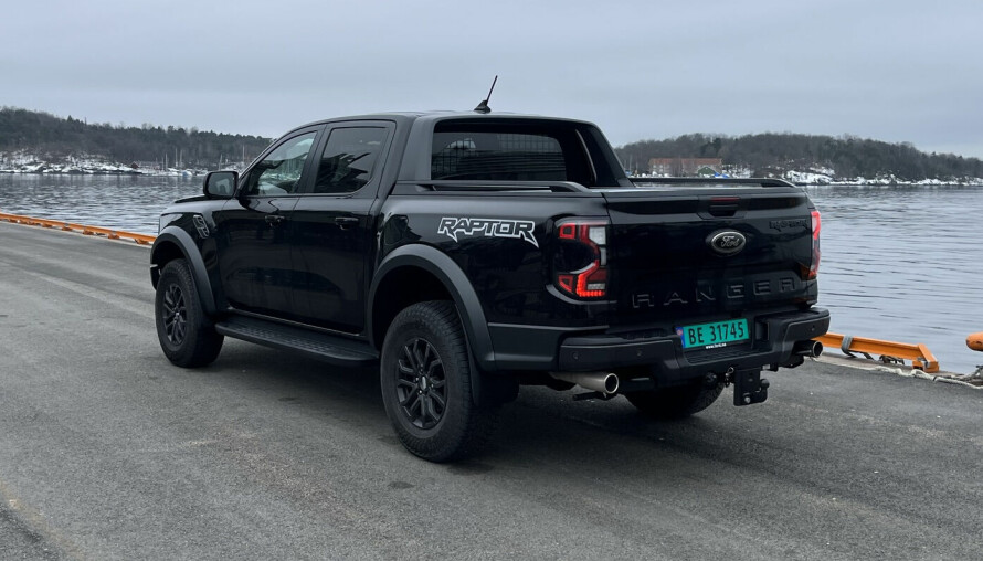 LYD: Spjeldene i eksosen kan åpnes på nær sagt vidt gap, noe som gjør at Raptor kan høres ut som en sinna sportsbil.