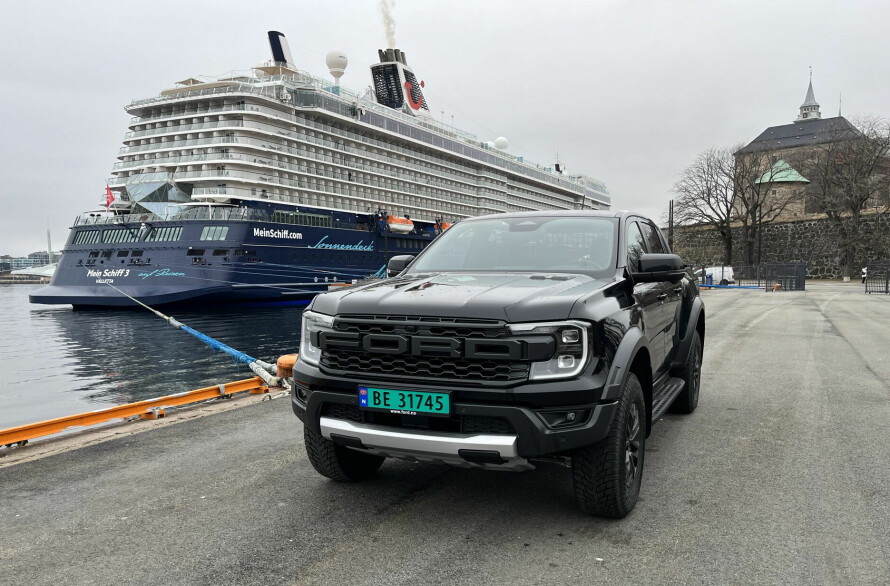FLAGGSKIP: Ford Ranger Raptor med V6-bensin er et nyttekjøretøy med racing-DNA.