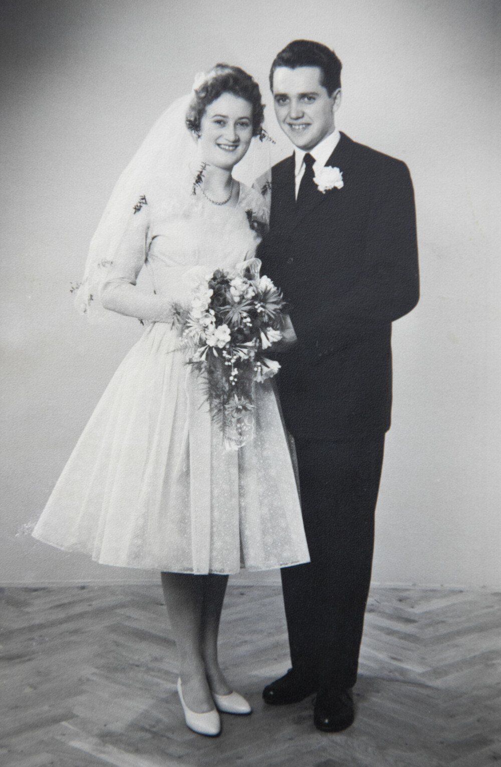 <b>BRUDEPAR:</b> Janes foreldre, Dora og Kaj, giftet seg i 1960. Janes mor bar en utradisjonell brudekjole – den var kort og lyseblå.