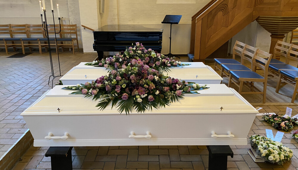 SAMMEN
TIL DET SISTE: Kistene sto ved siden av hverandre 7. januar 2022, da Dora og Kaj Andersen ble begravet.