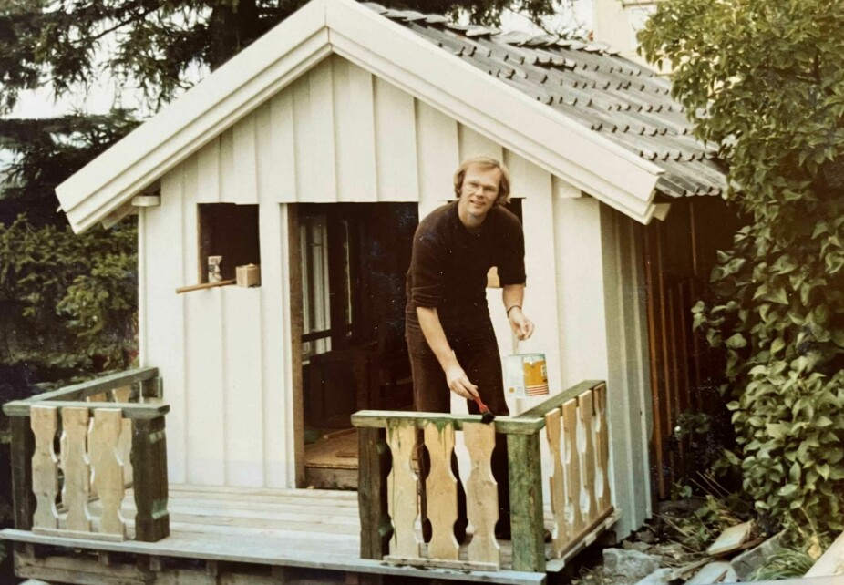 <b>SIGRIDS FAR:</b> Pappa bygde dokkestua helt selv. To rom og veranda.