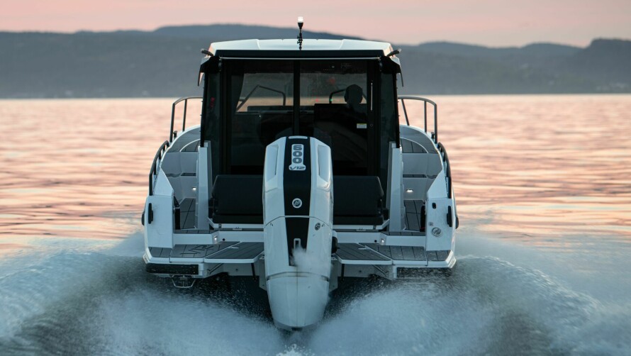 KRAFTPAKKE: Med sine tilpasninger takler 905 V12 de voldsomme kreftene fra den tunge 600-hesteren. Og du har et stort fartsregister å spille på.