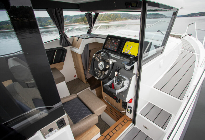 STYREHUS: Gran Coupe 905 er en styrehyttebåt, velegnet for helårsbruk.