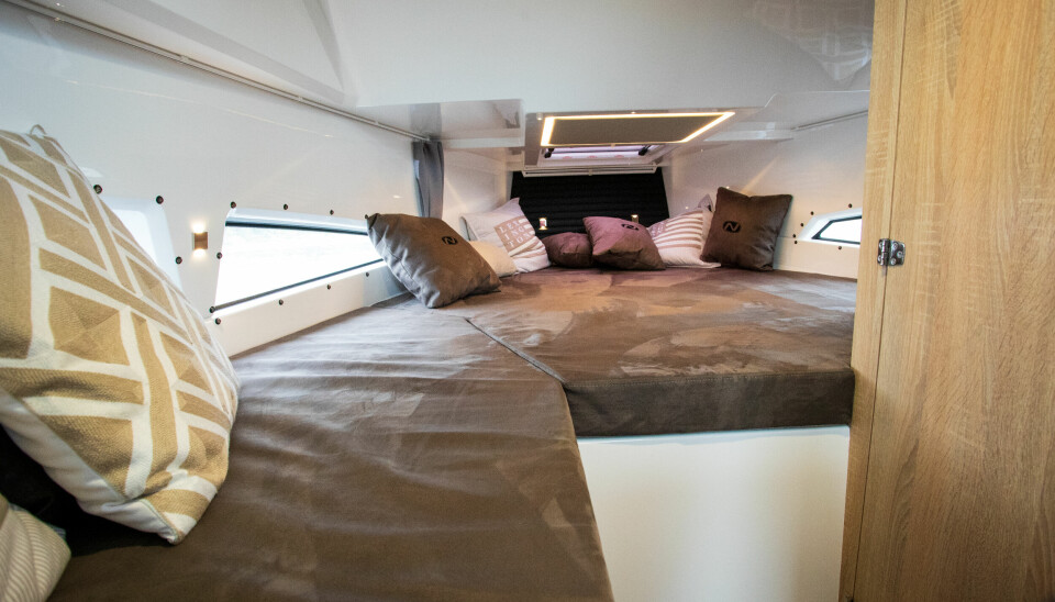 FAMILIEBÅT: Voldsomme krefter til tross, Gran Coupe 905 V12 også en allround familiebåt.