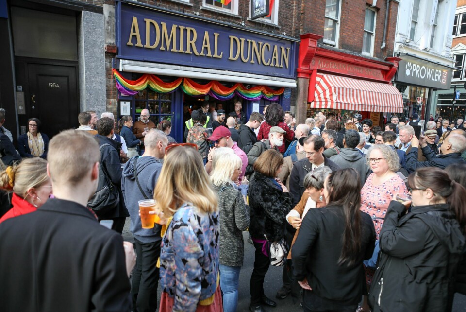 MARKERING: David Duncan håpet å starte borgerkrig ved å angripe puben Admiral Duncan i London, resultatet ble minnestund og øldrikking.