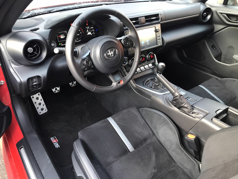 ANALOG: GR86 kan også fås med automatgir, men det er den manuelle girkassa du vil ha.