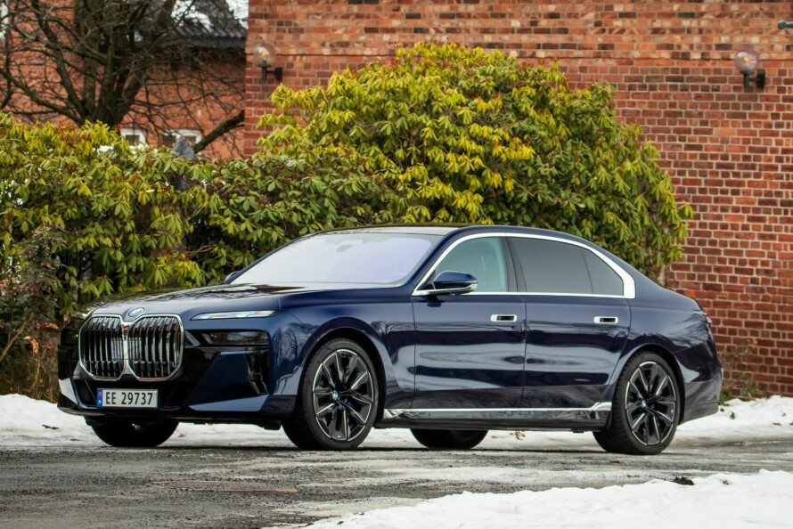 LIMOUSINE: BMW i7 minner mer om en gedigen sjåførlimousine enn mange av sine forgjengere.