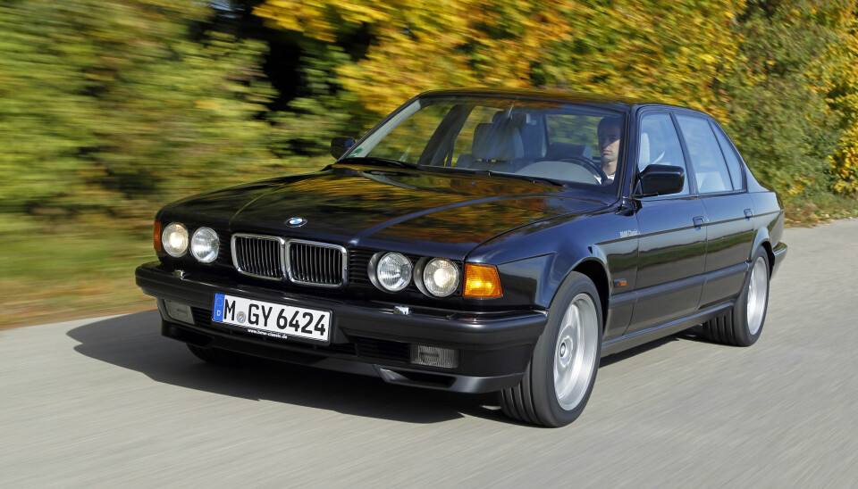 v12: Andre generasjon 7-serie kunne fås med V12-motor.