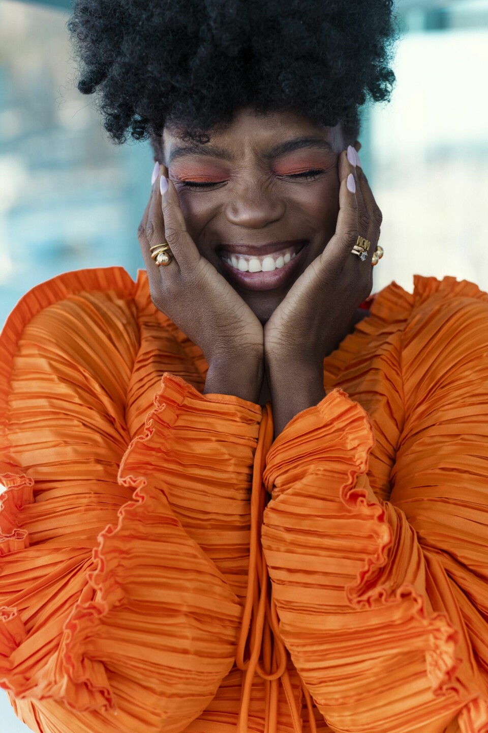 DET INDRE SOM TELLER: – Uansett hva noen måtte mene om mitt utseendet, så prøver jeg å tenke: Jeg er en god mor, god partner, lojal venn og jeg passer på de rundt meg. Jeg prøver å legge min verdi i noe annet enn utseendet. Det viktigste er hvem jeg er på innsiden, sier Tinashe.