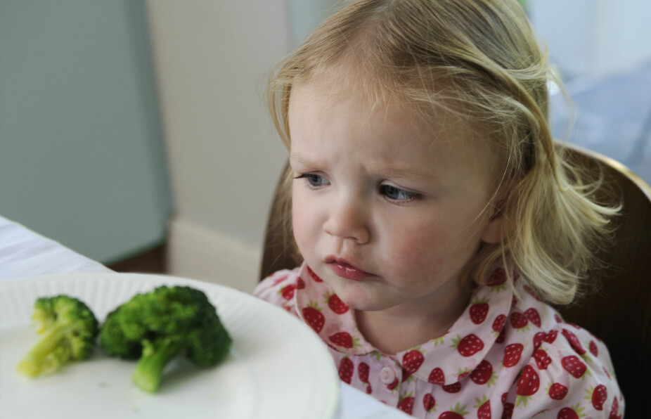 BARN OG GRØNNSAKER: Ofte kan det være vanskelig å få barna til å spise grønnsaker. Ekspertene deler gode tips til hvordan du kan få barnet til å spise grønnsaker.