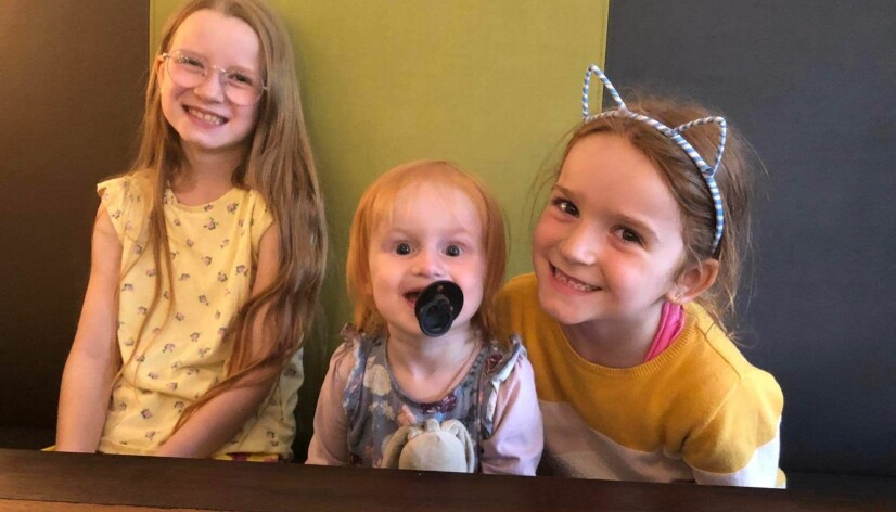SAMMENSVEISET GJENG: Ida-Oline og Thea-Amalie er stolte storesøstre.