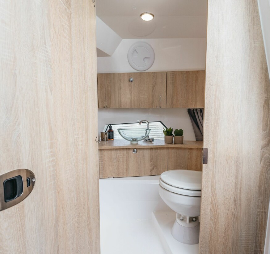 SEPARAT: Ingen dansesal, men toalettrom som holder på overnattingstur.