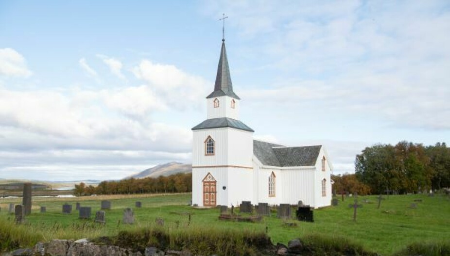 TRANØY KIRKE: Staselige Tranøy kirke fra 1775. Kirka brukes ikke så ofte, men kan bestilles til bryllup og dåp.