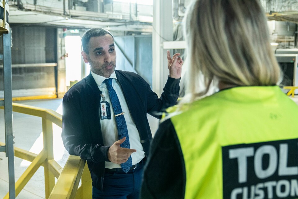 MENNESKEKJENNERE: Jobben som toller er svært krevende og du bør være en menneskekjenner for å lykkes godt i jobben. Det forteller Changiz til Her og Nå.