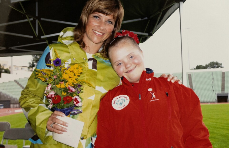 TO PRINSESSER: – Jeg synes det er veldig moro å møte kjente folk, og spesielt prinsesse Märtha – som var veldig hyggelig mot meg, forteller Katelyn.