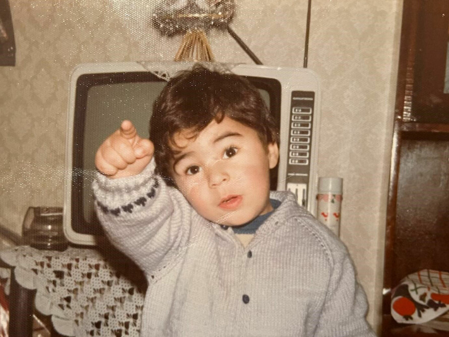 FLYKTNING: Masud var fem år da han kom fra Iran til Norge som flyktning i 1987.