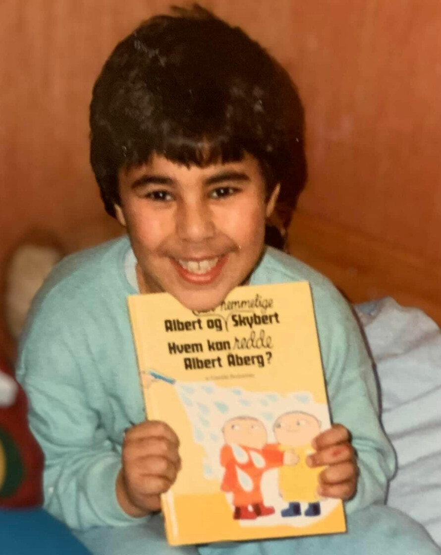 NYTT SPRÅK: Masud leste norske barnebøker for å lære sitt nye språk.