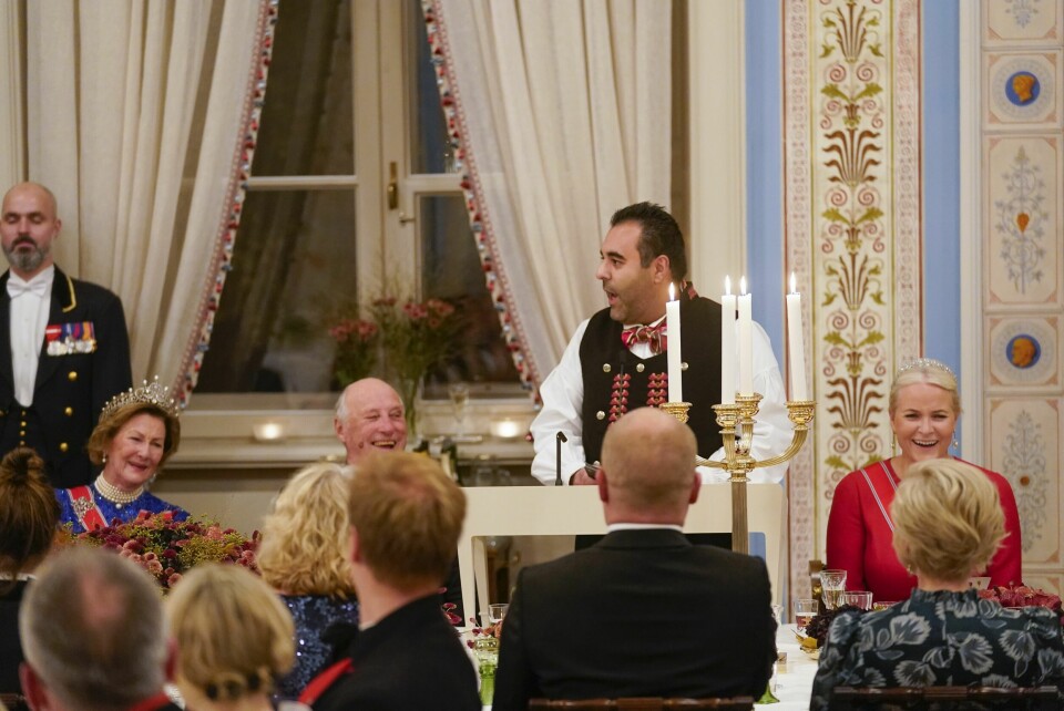 KONG HARALD: Masud har rangen etter kong Harald. Begge har sans for humor, og her fremkalles latteren under middagen på slottet for stortingsrepresentantene i fjor høst.