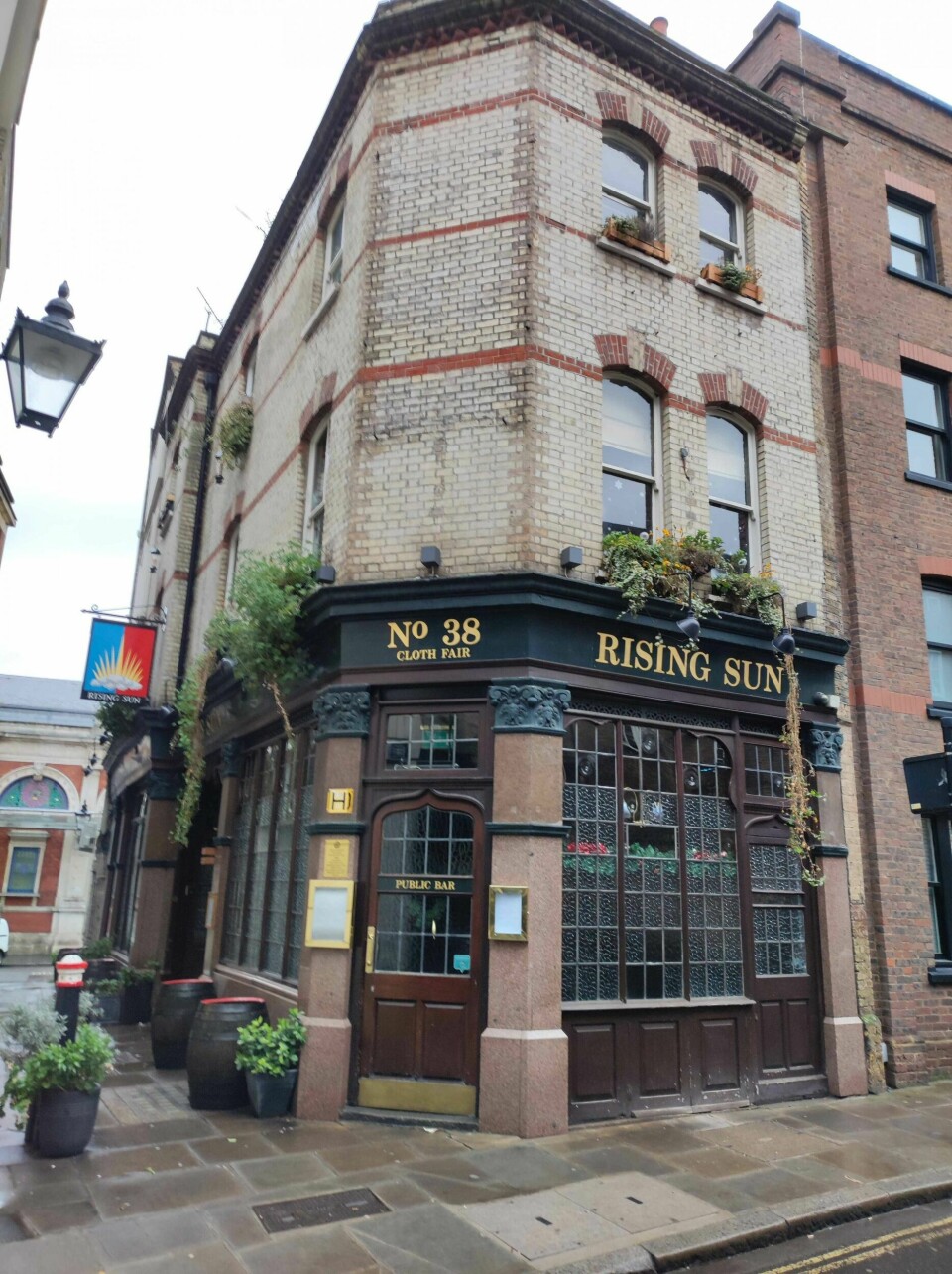 LIK-BØRS: Puben The Rising Sun var sentral for likrøverne. Her ble ferske lik oppbevart mens likrøverne falbød sine varer hos ulike forskningsinstitusjoner og medisinske fakulteter i London.