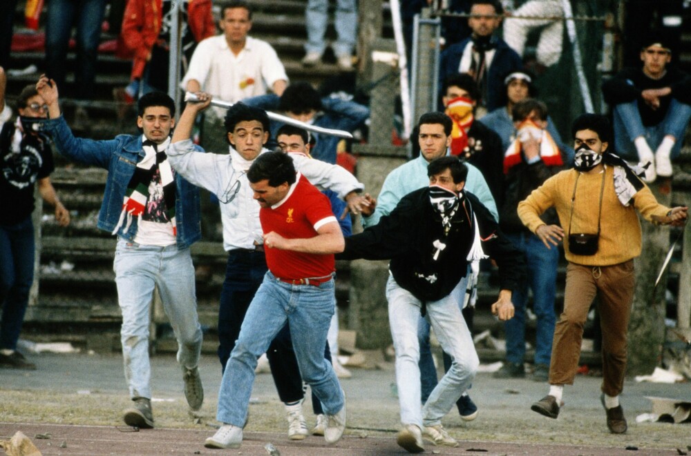 <b>SLO TILBAKE:</b> Etter å ha blitt angrepet av Liverpool-supportere slo Juventus-fansen tilbake på Heysel stadion i 1985.