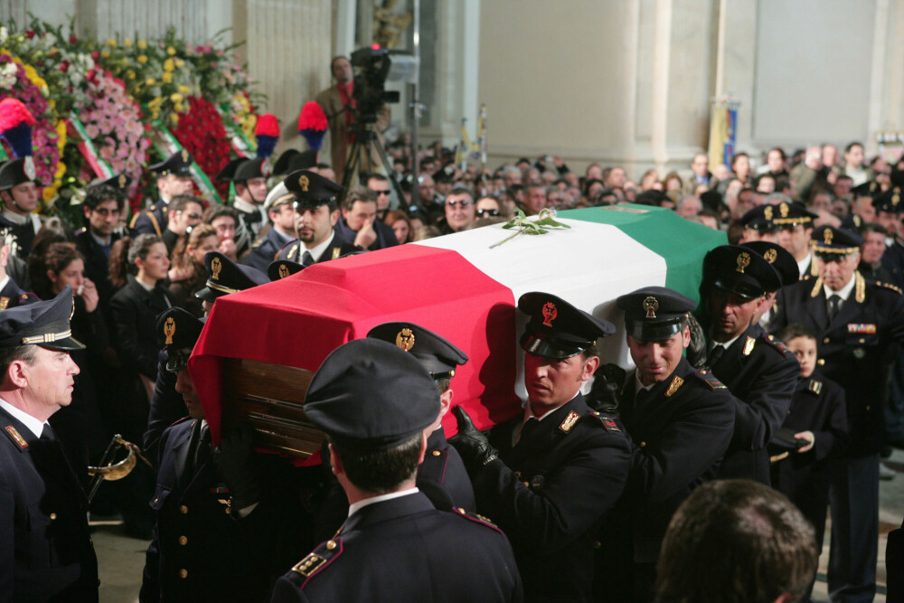 <b>ITALIENSK FOTBALLVOLD:</b> I store deler av 2007 ble Serie A spilt uten tilskuere etter at hooliganskulturen blant annet førte til en politimanns død.
