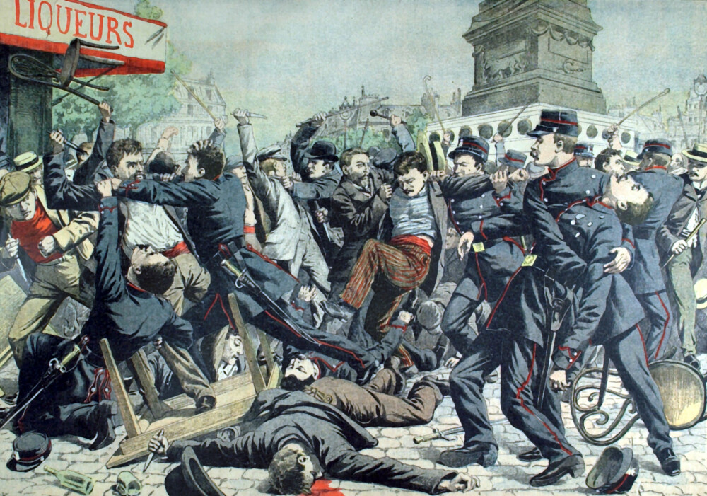 <b>OPPRINNELSEN:</b> Ordet hooligans ble først brukt om mennesker som utviste voldelig adferd. Her i en illustrasjon fra Paris i 1904.