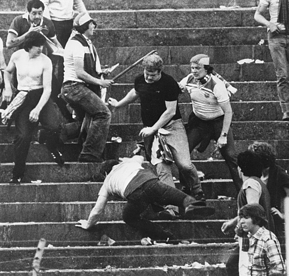 <b>TRE LØVER:</b> Det engelske landslaget har ofte tiltrukket seg hooligans. Her fra en VM-kvalifiseringskamp i 1981.