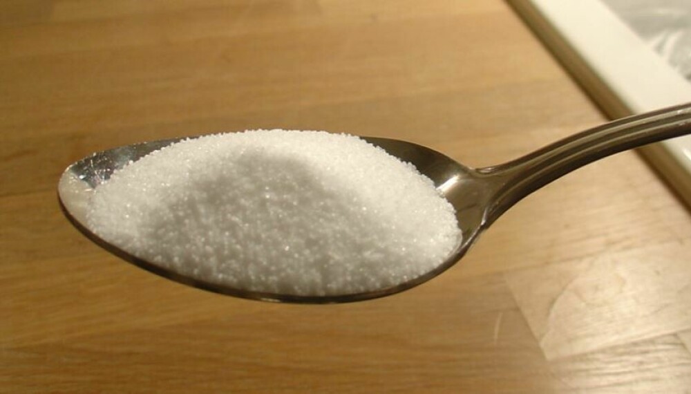 SALT: Du trenger to spiseskjeer vanlig salt.