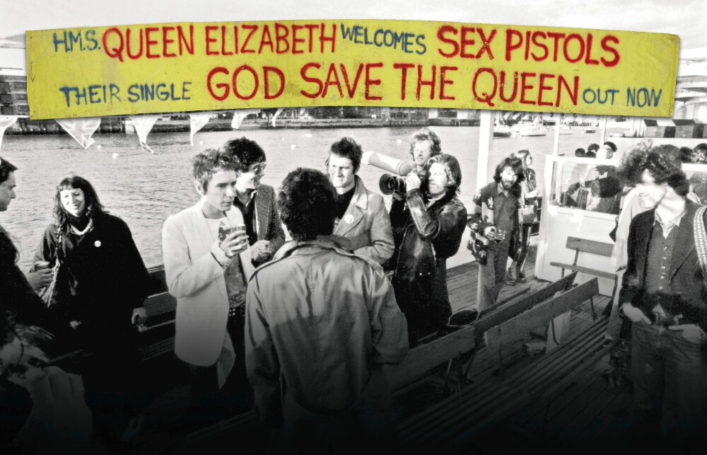 <b>PRESSESTUNT:</b> Sex Pistols fikk enorm oppmerksomhet i forbindelse med lanseringen av singlen «God Save The Queen». Låten  nådde 2. plass på hitlistene, selv om den ble forbudt å spille på BBC og andre  Manager Malcolm McLaren (innfelt) ble arrestert i forbindelse med pressestuntet.
