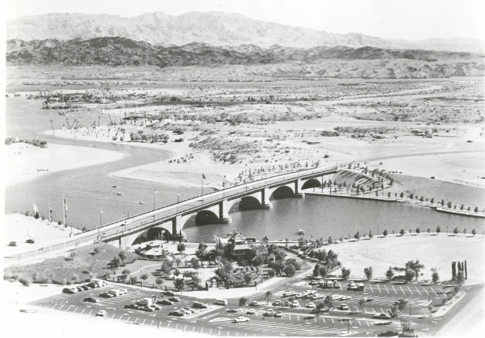 <b>NOT FALLING DOWN:</b> London Bridge var massiv, men i Arizona ble den innvendig kjernen av granittblokker erstattet av et rammeverk av stål som styrket konstruksjonen og samtidig reduserte den totale vekten fra 130 000 tonn til 30 000. 
