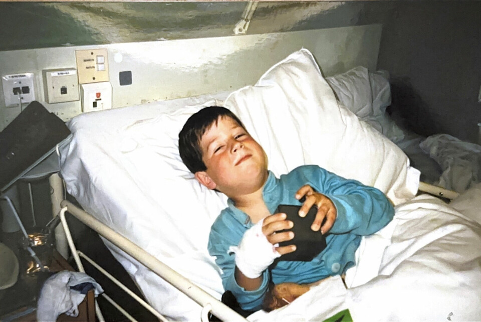 OFTE SYK: Som barn var Thomas ofte syk, men evnet å smile seg gjennom det meste.