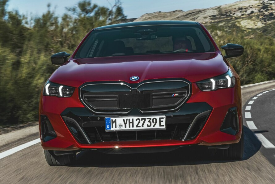 NYE BMW 5-SERIE: BMW i5 M60 xDrive blir toppmodellen av de foreløpig to helt elektriske variantene av nye 5-serie. M60-versjonen skal ha ytelser tilsvarende dagens BMW M550i xDrive med V8-bensinmotor.