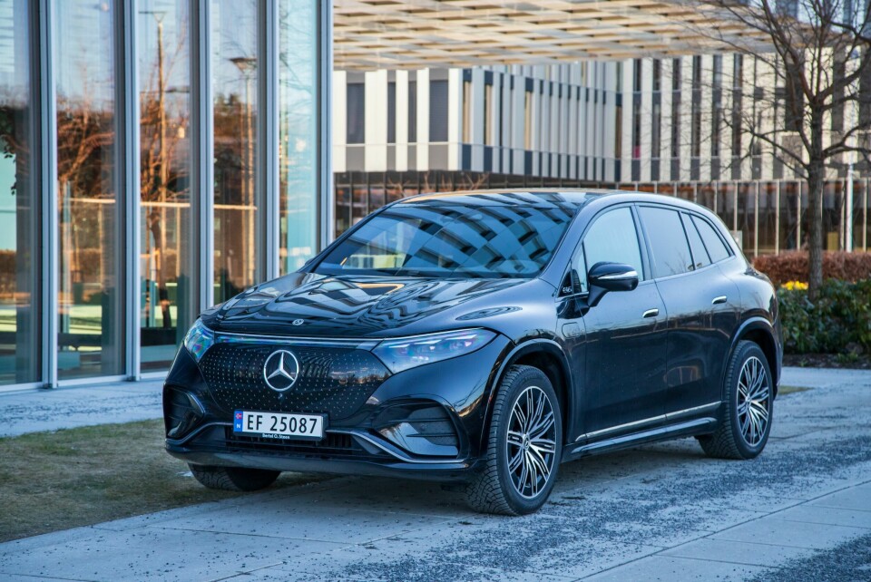 MASSIV: Den nye EQS SUV gjør et staselig inntrykk, men vekt og lengde er ikke bare av det positive.