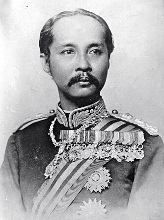 <b>REISEGLAD:</b> Kong Chulalongkorn var på lang Europareise i 1907 for å få ny kunnskap og nye forbindelser som kunne hjelpe ham i å styrke selvstendigheten til Thailand − den gang Siam. Hjemme ventet 69 koner og 68 barn på nyheter. 