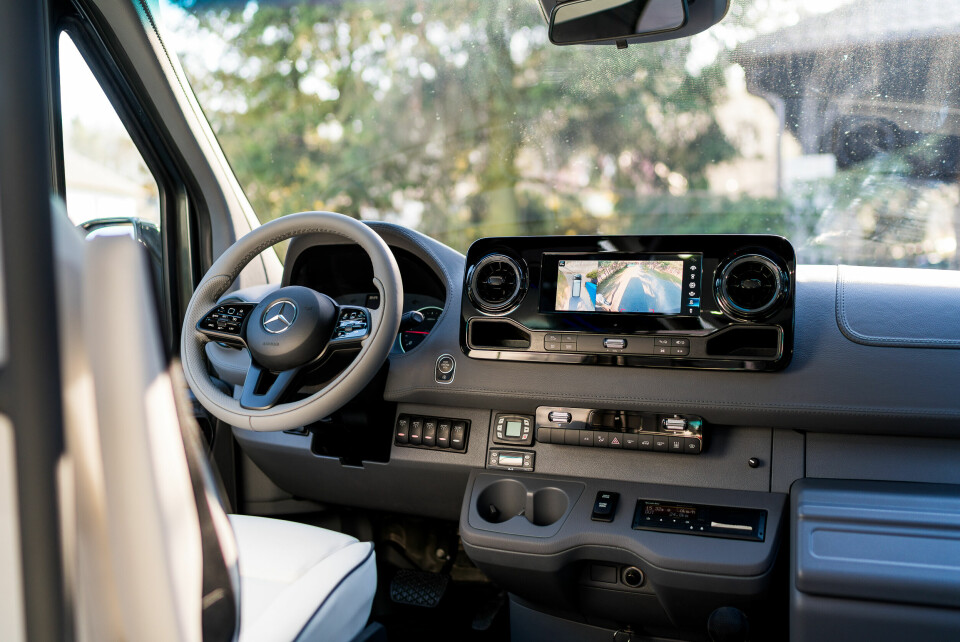 SPRINTER: Heldig er den som kan benke seg i dette førermiljøet.