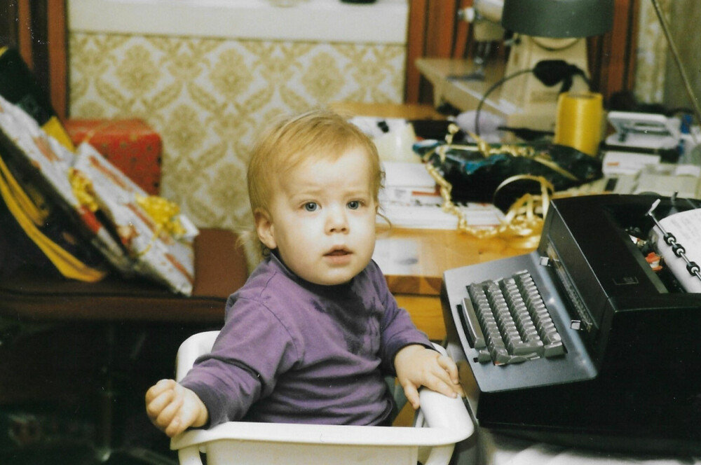 <b>TIDLIG KRØKES:</b> Ane er født med SMA, men fant tidlig frem til skrivemaskinen. I dag lever hun av å skrive.