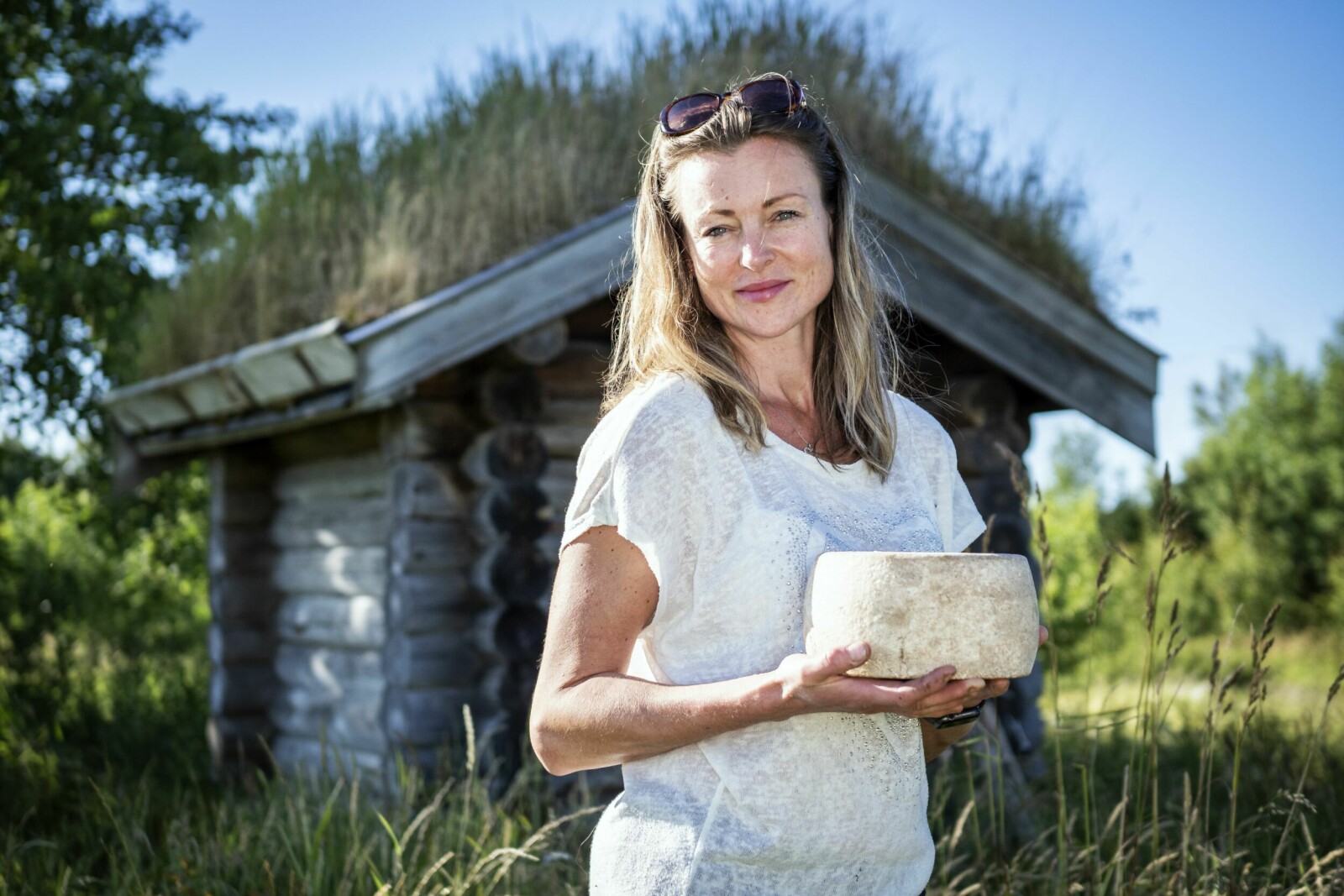 <b>KVALITETSOST:</b> Mona Nynes er stolt av osten som lages på Hitra Gårdsmat. Osten får sin spesielle karakter mye på grunn av beliggenheten ute ved havet – og godt dyrestell.