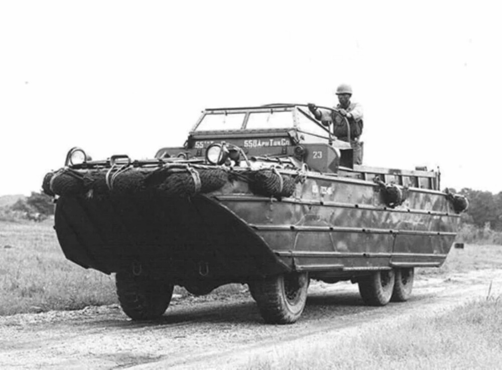 <b>DUKW:</b> Amfibiekjøretøyene ble bygget av GMC i forbindelse med andre verdenskrig. 