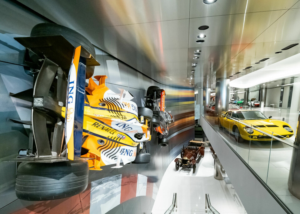 BILMUSEUM: Collection de voitures de S.A.S le Prince de Monaco er fyrstefamilien i Monacos private bilsamling, som nylig kom i nytt hus. Museet ligger prominent til helt nede ved kaianlegget Port Hercule.