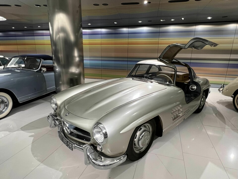 RASKEST: Mercedes 300SL fra 1955 var verdens raskeste produksjonsbil på den tiden. I 1999 ble modellen kåret til århundrets sportsbil.