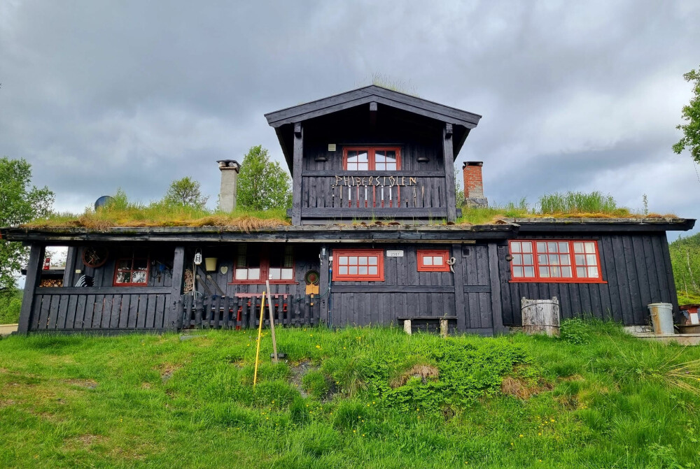 FAMILIEHYTTE: Besteforeldrene til Line Støber Taraldsen kjøpte hytta i Vestre Slidre i 1969. Nå eier hun den, og låner den ofte ut til barna, som bidrar til kostnadene når de bruker den.