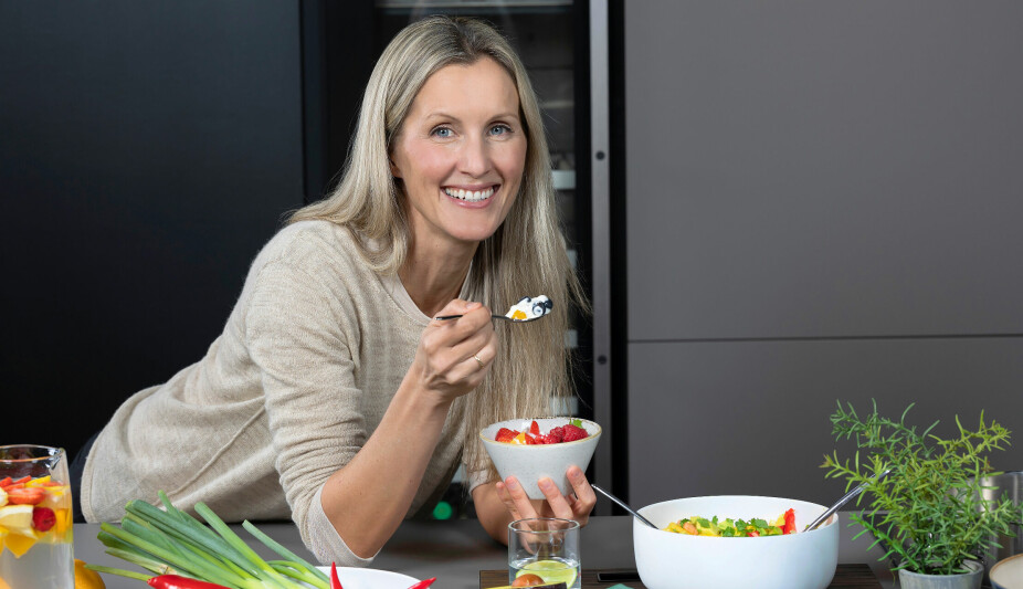 NED I VEKT: Anette Skarpaas Ramm har mange fargerike forslag til en sunn meny som hjelper deg ned i vekt.